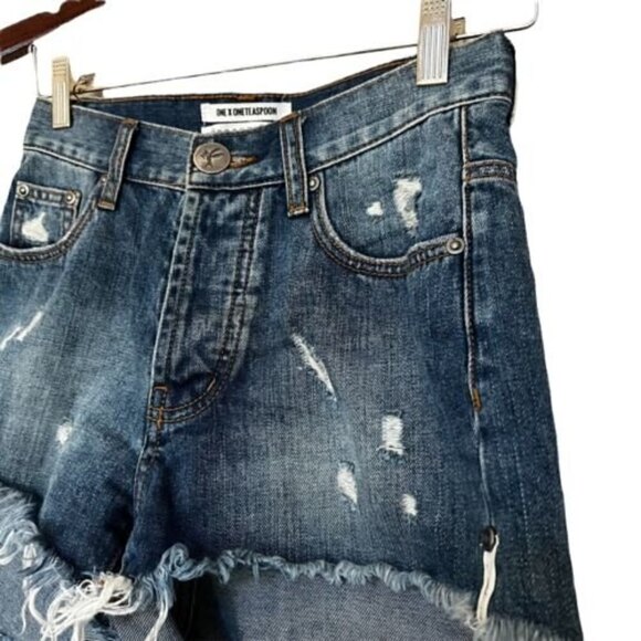 One Teasoon Hawks Distressed Denim Shorts Size 23 Frayed Hem, burnout pockets - Picture 4 of 7